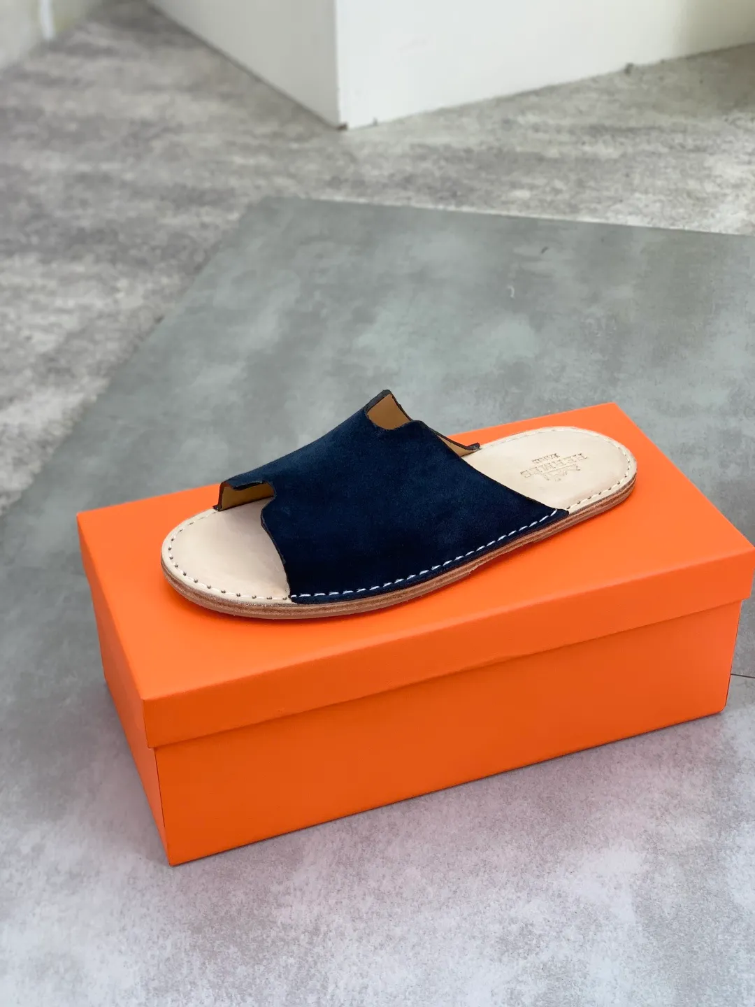 Men's men's shoes 💰P360 new model (genuine leather outsole series) new colors are coming simultaneously on the official website [HERMES] Hermès series: original development, original anatomy display, exclusive outsole [Material] Sole: original genuine leather sole with cow essence film 🌸. Fabric Original calfskin Lining: Imported cowhide, delicate and soft Code number: 38-44